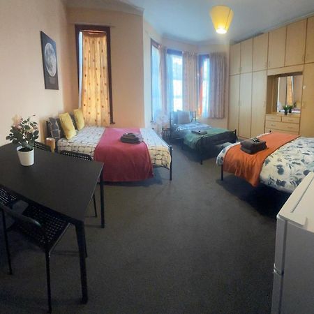 25 Minutes To Central London Rooms 35 Extérieur photo